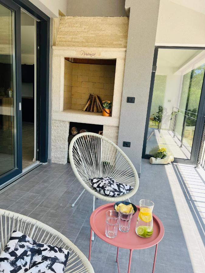 Vila Prisunca Jacuzzi & Swimming Pool Pazin Eksteriør billede